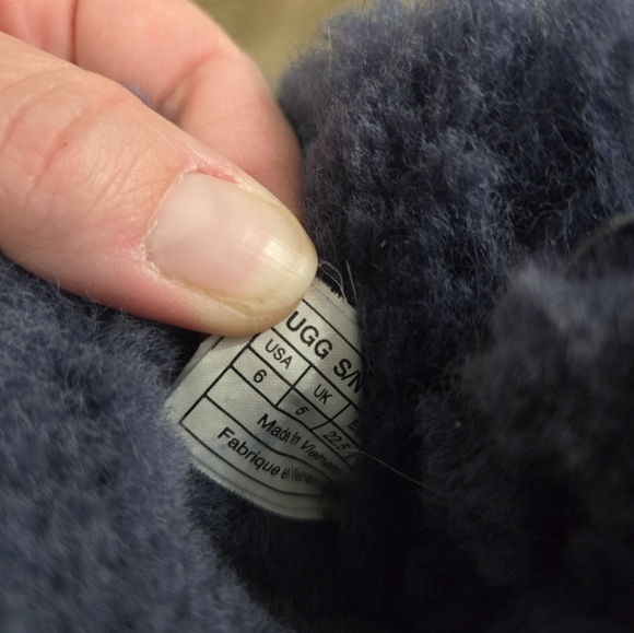 UGG Kids' Boots with Purple Bows and Blue Fur - Picture 6 of 6